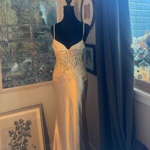 Elegant champagne Lace hand-made Gown size 4